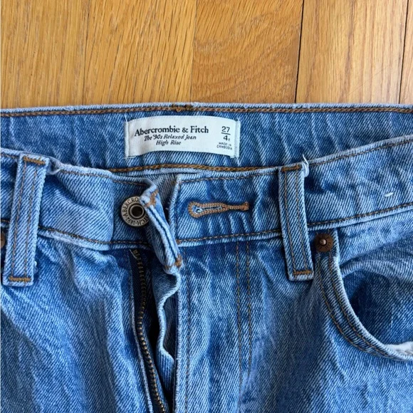 Abercrombie & Fitch Light Blue Straight-Leg Women's Jeans - Picture 3 of 3